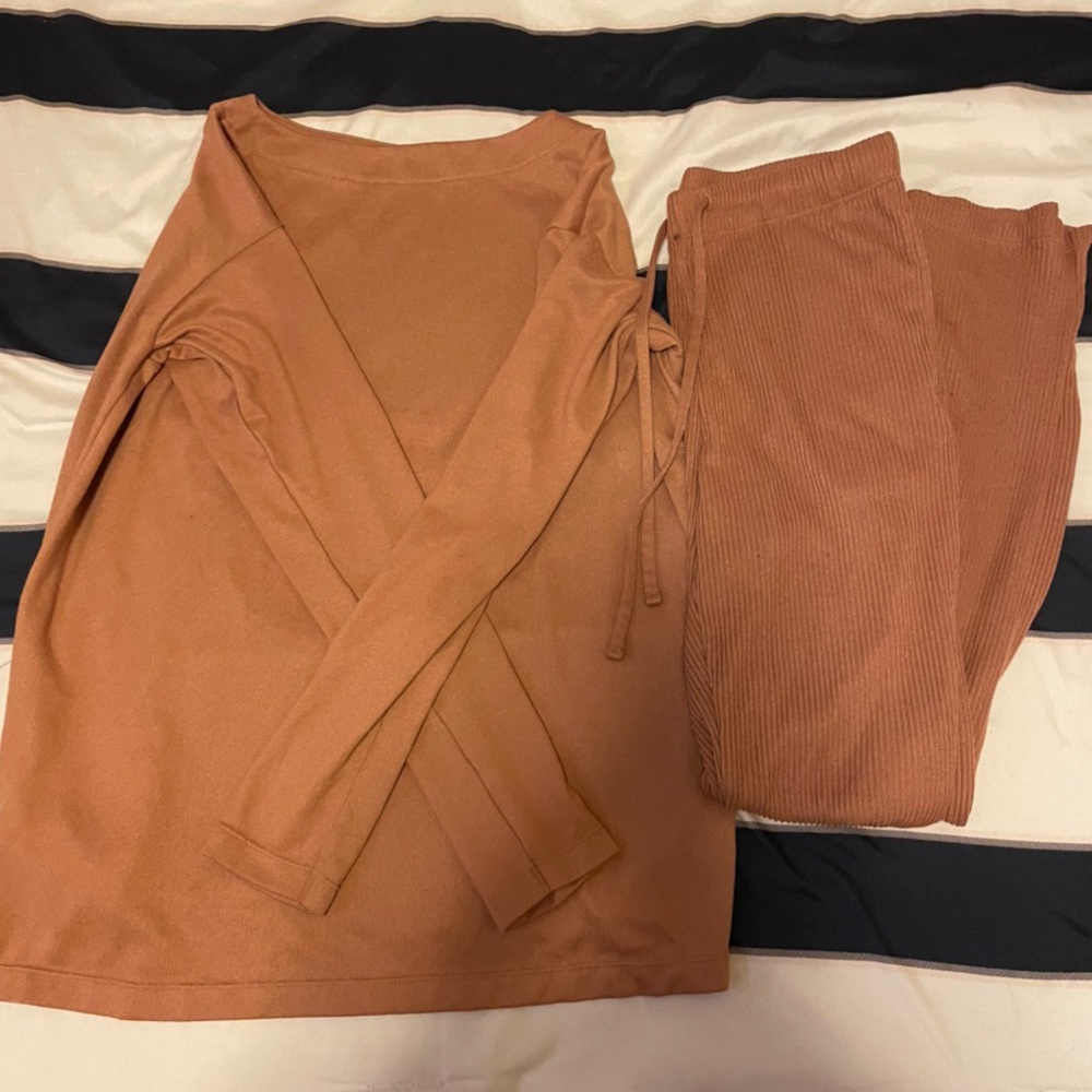 Uniqlo loungewear set in caramel size small